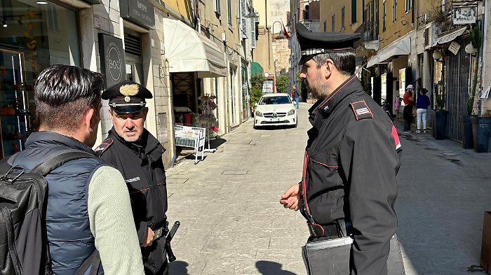 Controlli a tappeto dei carabinieri: 200 persone identificate, 15 multe, due patenti sospese sul posto