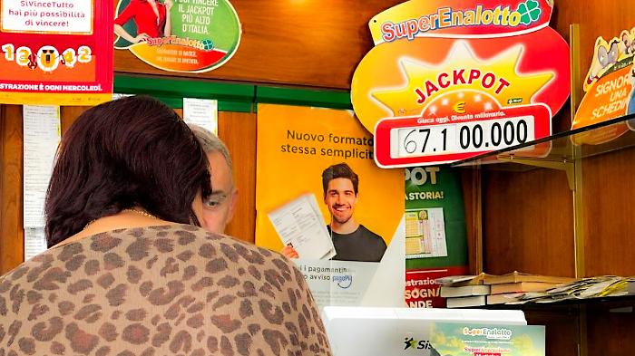Lotto, Superenalotto, 10 e Lotto: le estrazioni di oggi martedìì 21 ottoobre. Tutti i numeri vincenti, jackpot a 67,1 milioni
