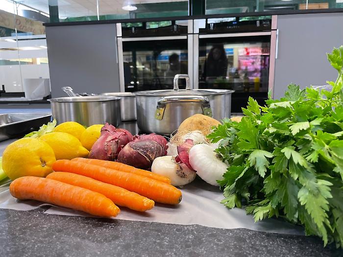 Sei sindaci ai fornelli: show cooking al Meq per sostenere la prevenzione