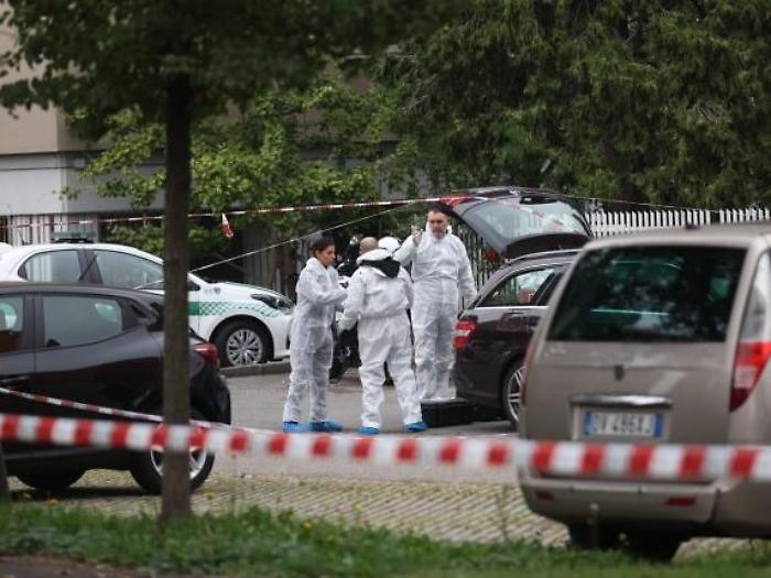 Accoltellata al volto, gravissima donna di 62 anni: si cerca l'ex marito in fuga