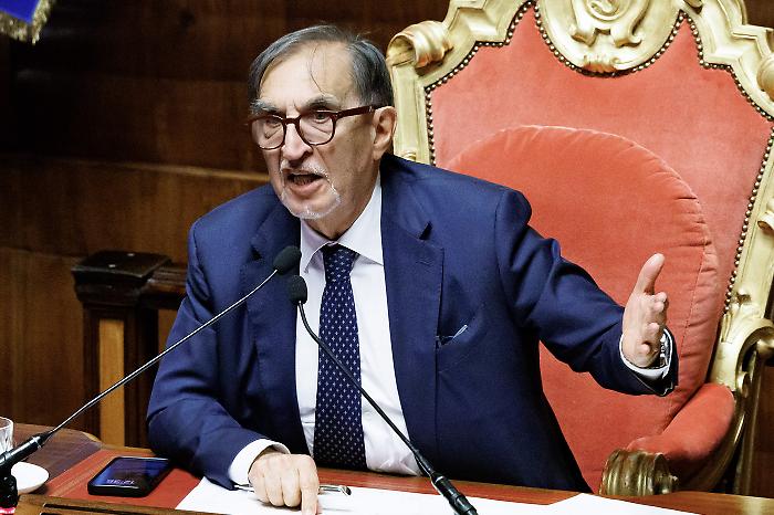 Dritto e Rovescio stasera 23 ottobre in tv: intervista a La Russa, incubo femminicidi e l'attentato a Ranucci