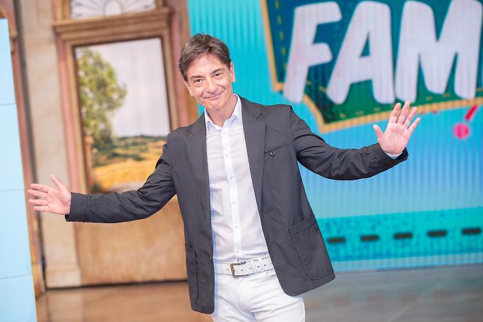 Oroscopo Paolo Fox di sabato 25 ottobre 2025: amore, fortuna e lavoro segno per segno