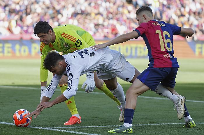 Real Madrid-Barcellona su Italia 1: il calcio spagnolo torna su Mediaset