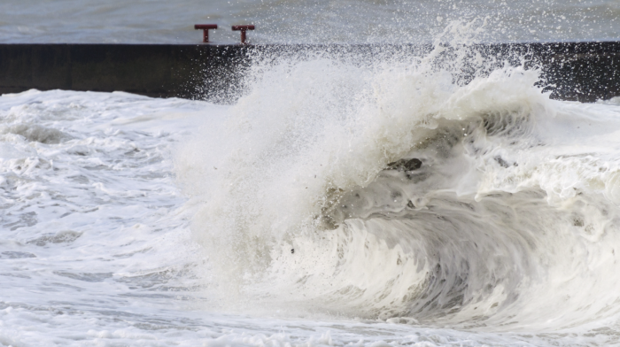 Pioggia e vento, allerta mareggiate sulla costa