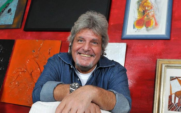 Addio a Mauro Di Francesco, star della commedia anni '80 da "Sapore di mare" a "Abbronzatissimi". Il ricordo di Jerry Calà. La malattia, il trapianto, il ritiro in Toscana
