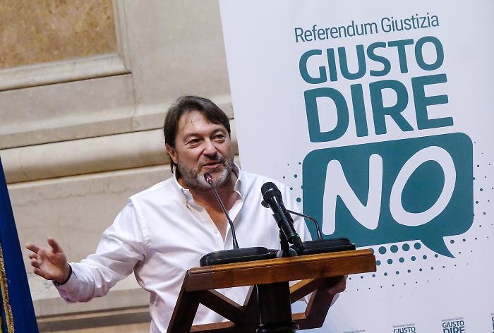 Report stasera 26 ottobre, le anticipazioni: poteri occulti in Europa, scontro culturale e il business insospettabile dei porcini 