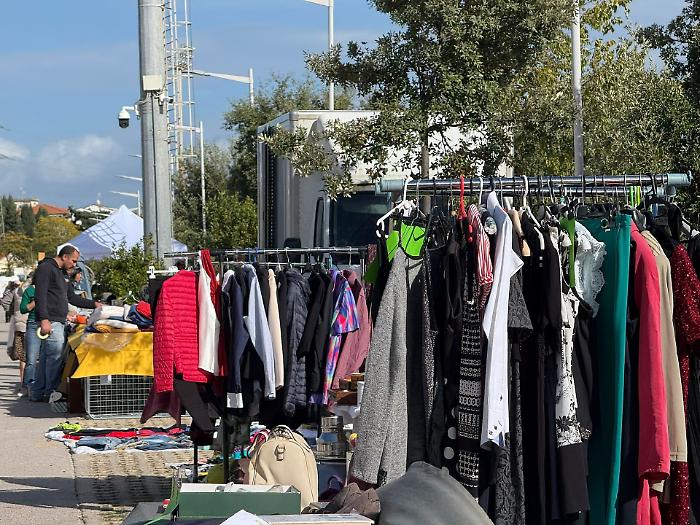 Usato ma non troppo: tutti a caccia di occasioni allo Svuotacantine