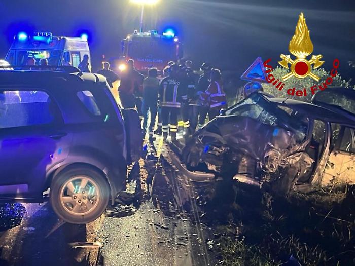 Schianto frontale tra due auto sull'Aurelia, quattro feriti: grave un uomo di 48 anni