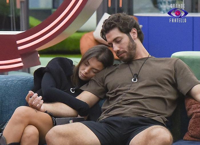 Grande Fratello stasera 27 ottobre: tensione alle stelle nella Casa, nuovi ingressi e scontri in diretta