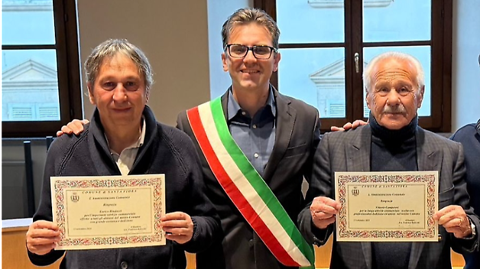 Il borgo saluta due storiche attività: chiudono il negozio d'abbigliamento e l'edicola in piazza