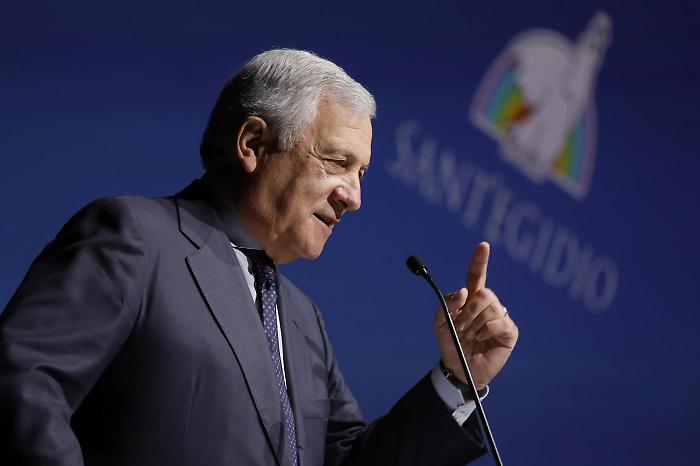 Dritto e Rovescio stasera 30 ottobre: Paolo Del Debbio intervista Antonio Tajani. Politica, guerra e tensioni sociali al centro della puntata