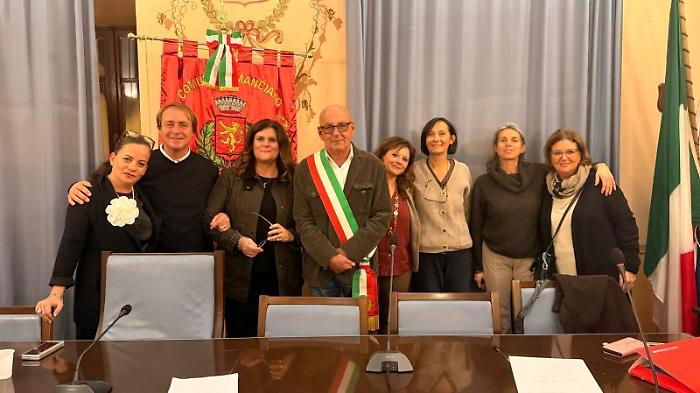 Daniela Vignali, Roberto Bulgarini, Francesca Iovenitti, Mirco Morini e le docenti 