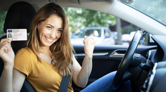 Patente di guida a 17 anni anche in Italia, ecco da quando. Tutte le altre novità già in vigore per gli automobilisti