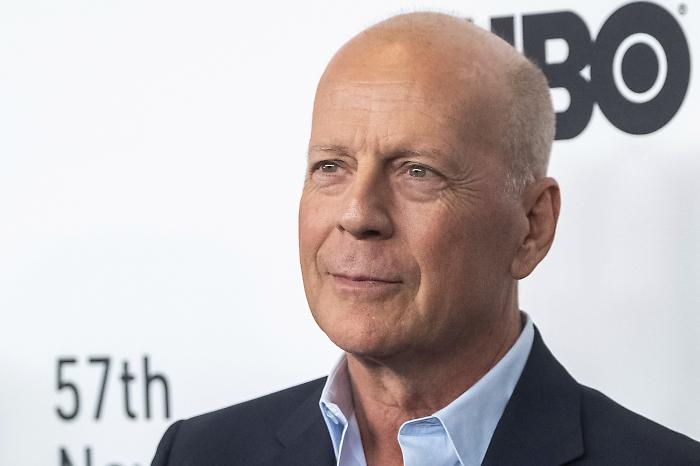 Paradise City stasera 6 novembre su Italia 1: Bruce Willis e John Travolta tra vendetta, corruzione e Hawaii oscure