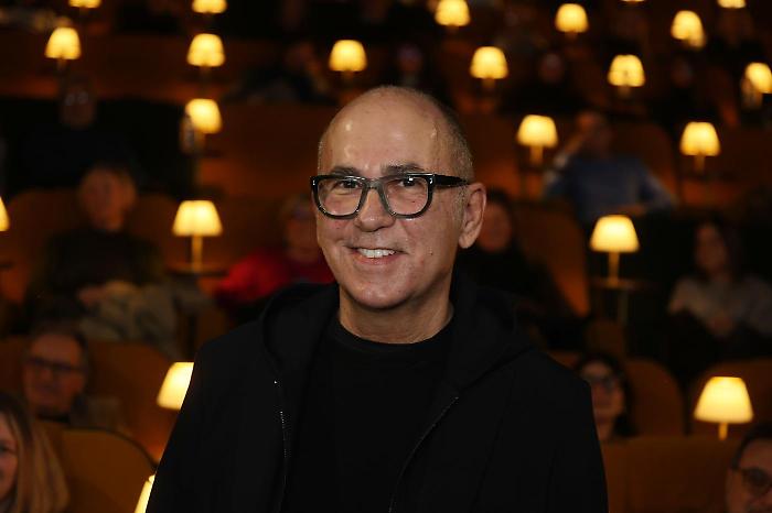 Splendida Cornice, anticipazioni puntata stasera 6 novembre:  Ferzan Özpetek tra gli ospiti illustri