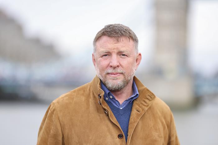 King Arthur – Il potere della spada stasera su Rai 2: l’ascesa del re ribelle nel fantasy epico di Guy Ritchie