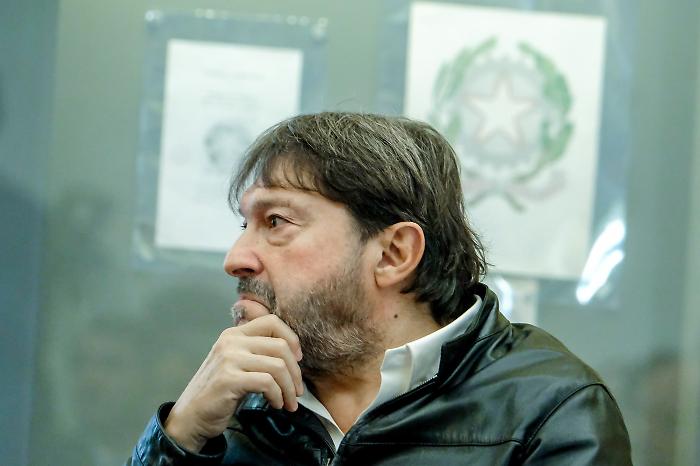 Report, anticipazioni stasera 9 novembre. Nuove inchieste scottanti: che fine fanno i vestiti che buttiamo? Chi tutela la nostra privacy?