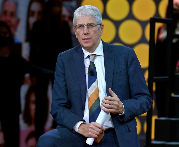 “Fuori dal coro” stasera 9 novembre: l'Italia che fa paura tra pedofili in chat, ladri di case e  reati in aumento