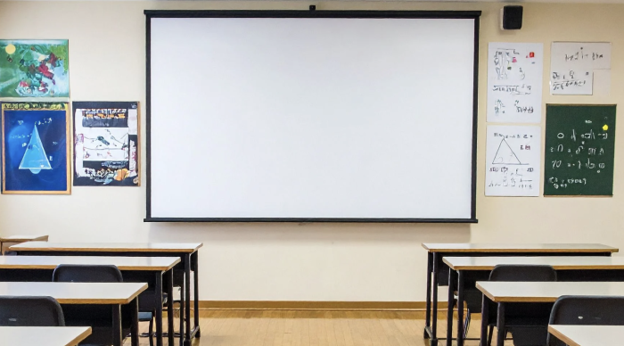 Infiltrazioni e aule allagate, il Comune chiude la scuola