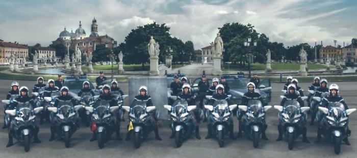 Il calendario 2026 della Polizia di Stato: storie di vita in bianco e nero