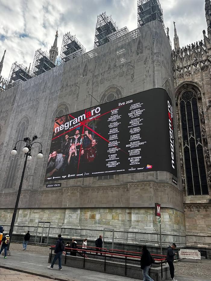 Sul Duomo di Milano spunta Follonica. Grazie ai Negramaro
