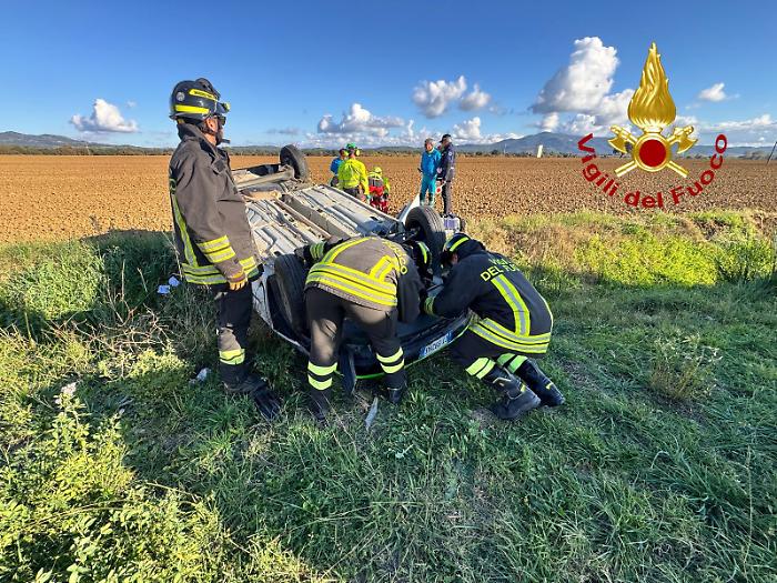Perde il controllo dell'auto e si ribalta, grave anziano soccorso con Pegaso
