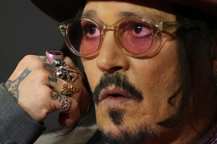 La Fabbrica del Cioccolato stasera13 novembre: magia, dolcezza e Johnny Depp in un film magico per una serata indimenticabile