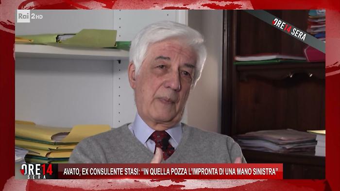 Delitto di Garlasco, il professor Avato assicura: "L'impronta della mano nel sangue era evidente". Il mistero del carabiniere caduto