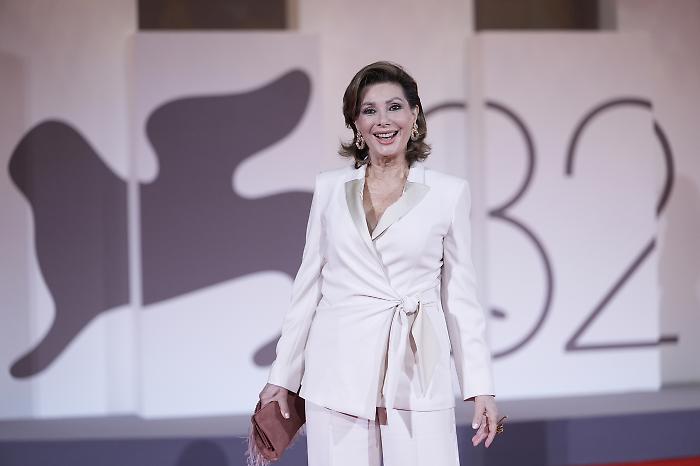 Verissimo, sabato 15 e domenica 16 novembre weekend emozionante con Edwige Fenech, Cesara Buonamici e storie che toccano il cuore