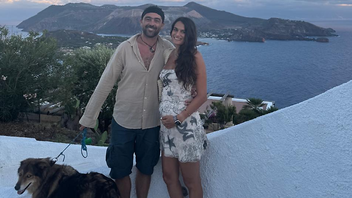 Andrea e Fatima, un amore in giro per il mondo: fiocco rosa a Buenos Aires, è nata Kia