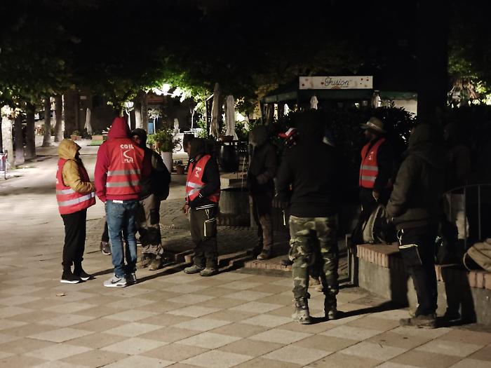 La piaga del caporalato: "Quattrocento lavoratori caricati in venti furgoni in una sola mattinata"