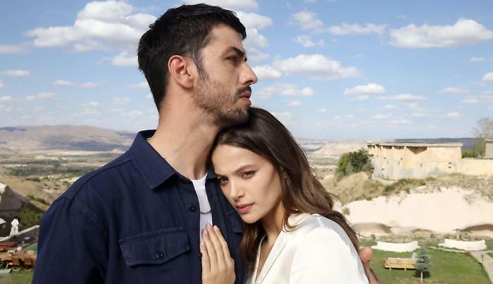 La notte nel cuore, anticipazioni puntate stasera 18 novembre: custodia contesa, commemorazioni e alleanze segrete nella famiglia Sansalan