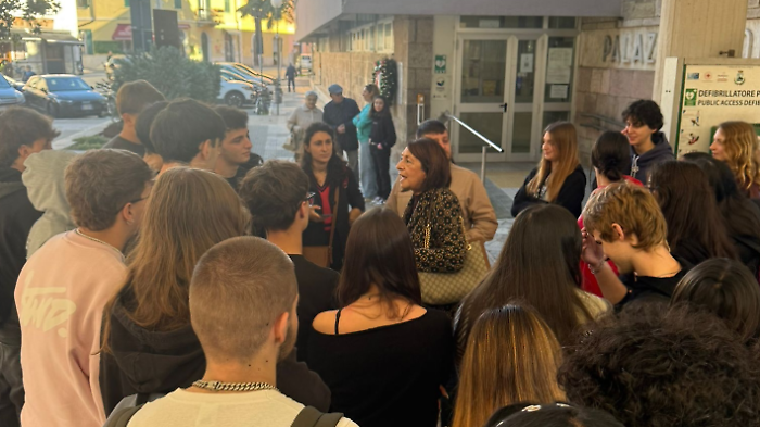 "Bagni chiusi e niente acqua potabile": gli studenti scioperano. Il sindaco: "La Provincia deve ascoltarli" 
