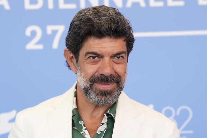 Splendida Cornice stasera 20 novembre: Geppi Cucciari accende la prima serata di Rai 3 con Favino, Ranieri e un parterre straordinario