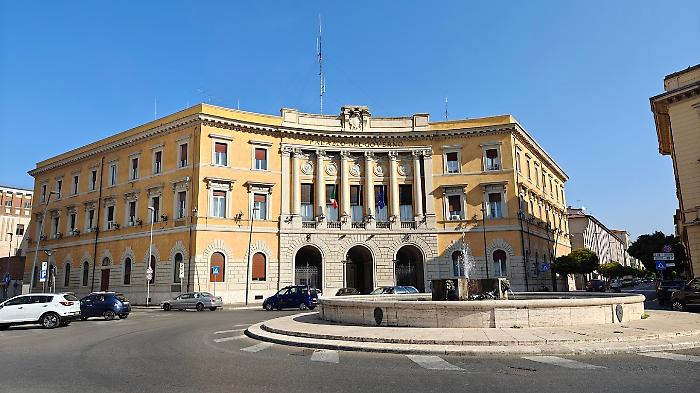 Più controlli e meno reati, ma cresce la "percezione di insicurezza" tra i cittadini: in campo le unità cinofile