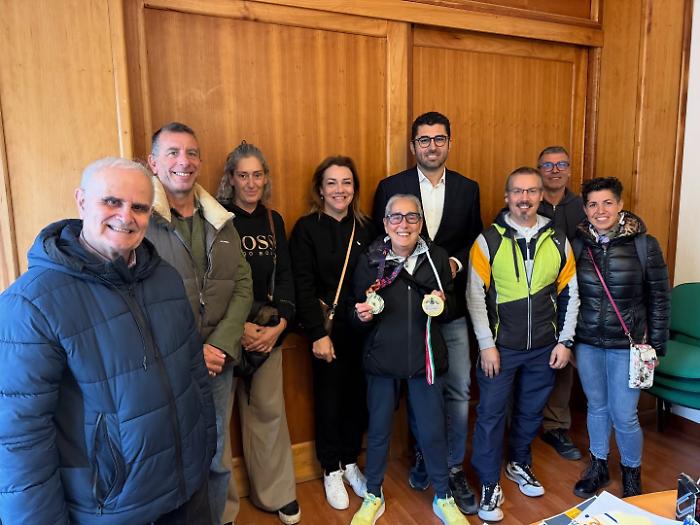 A 75 anni completa (ancora una volta) la maratona di New York: l'impresa di Giovanna