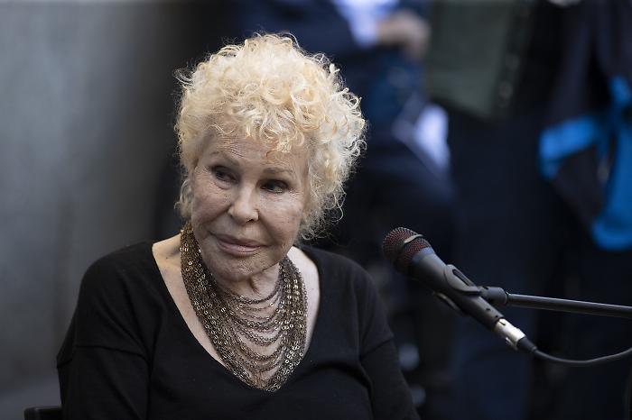 Una Giornata Particolare stasera 25 novembre: il testamento di Ornella Vanoni e il viaggio nel fuoco della Roma di Nerone