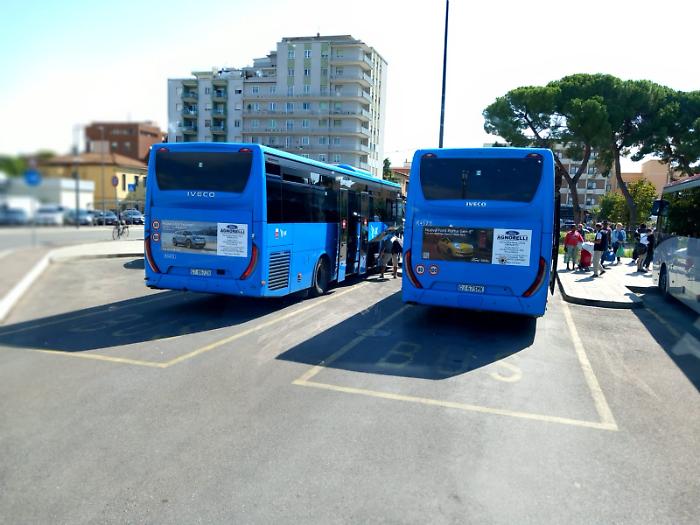 Piazza della Stazione, il Comune a Autolinee Toscane: "Se quell'area non è sicura, via il terminal bus"