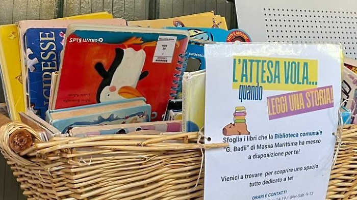 La cesta di libri in sala di attesa