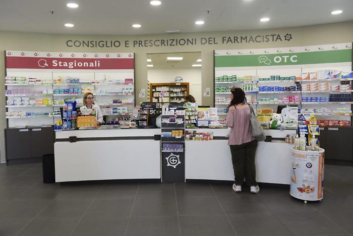 Farmacie comunali, il socio privato vende le quote: 49% a 7,7 milioni. "Il Comune rinuncia alla prelazione?"