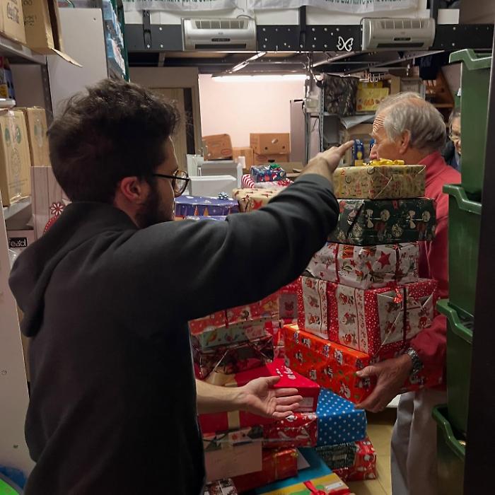 Le "Scatole di Natale", doni personali per i più fragili: i punti di raccolta in città e in provincia