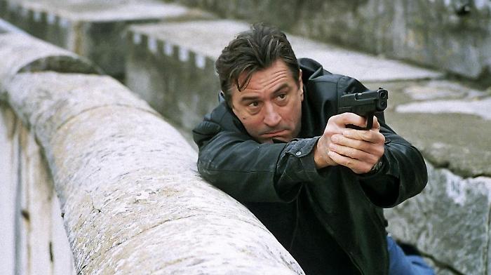  Ronin, stasera 28 novembre: De Niro e Jean Reno nel thriller ad alta tensione della Guerra Fredda. Trama e cast del film