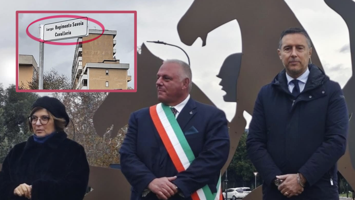 In città ora c'è "Largo Savoia Cavalleria" . Ma nel cartello c'è un errore