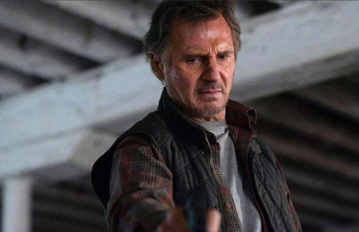 “Un uomo sopra la legge” stasera 3 dicembre: Liam Neeson in una corsa contro il tempo nel thriller di Rai 2