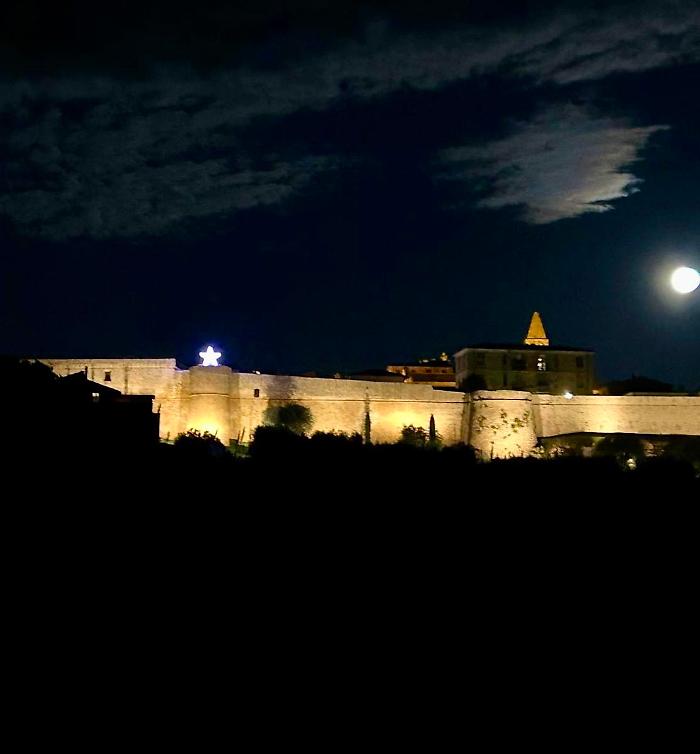 Vandali devastano il presepe. Il sindaco: "Li denuncio, passeranno un brutto Natale"