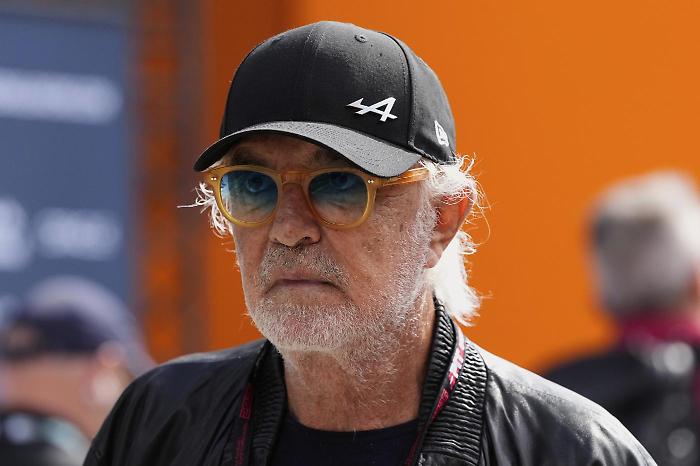 Flavio Briatore infuoca Dritto e Rovescio: manovra, lavoro e crisi di Natale al centro della puntata di stasera 11 dicembre