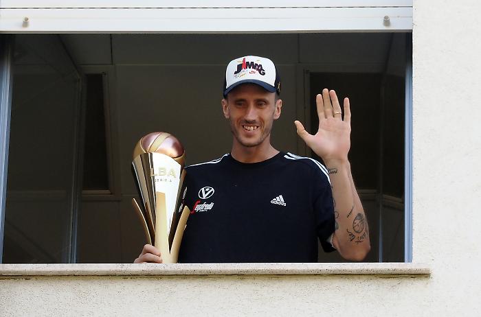 Le Iene La Cura, stasera 12 dicembre: inchiesta sull'ospedale di Palermo, l'eroica battaglia di Achille Polonara