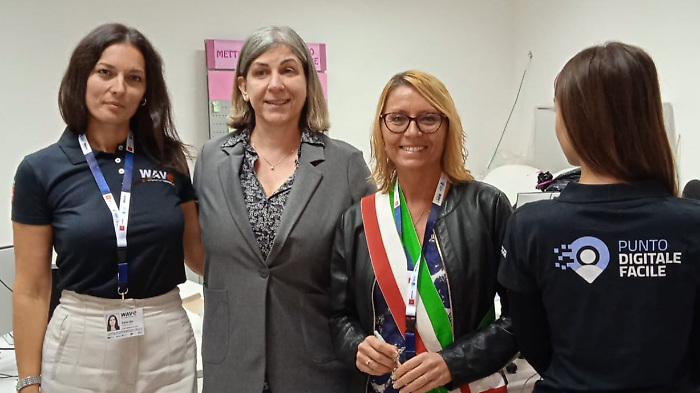 Una foto dell'inaugurazione del Punto di Facilitazione Digitale