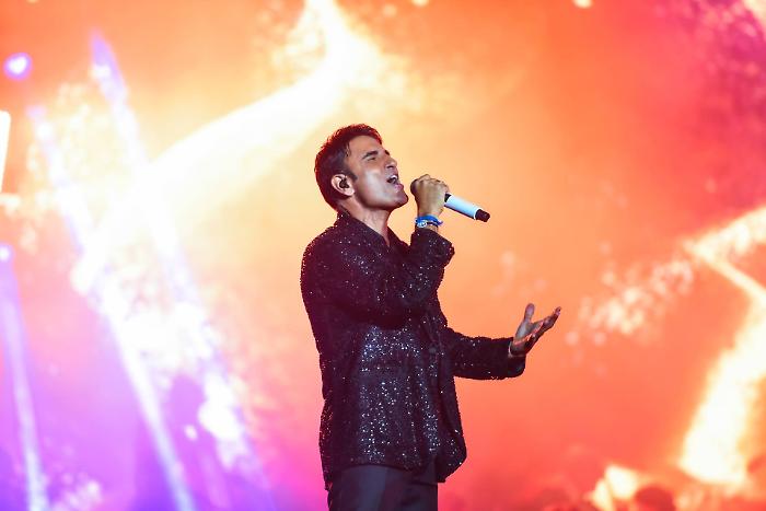 Sal Da Vinci conquista il prime time di Canale 5 stasera 17 dicembre: grande concerto evento tra musica, Napoli e ospiti d&rsquo;eccezione