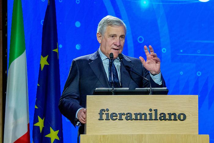 Dritto e Rovescio di stasera 18 dicembre: dal ministro Tajani agli ultimi sviluppi sul delitto di Garlasco